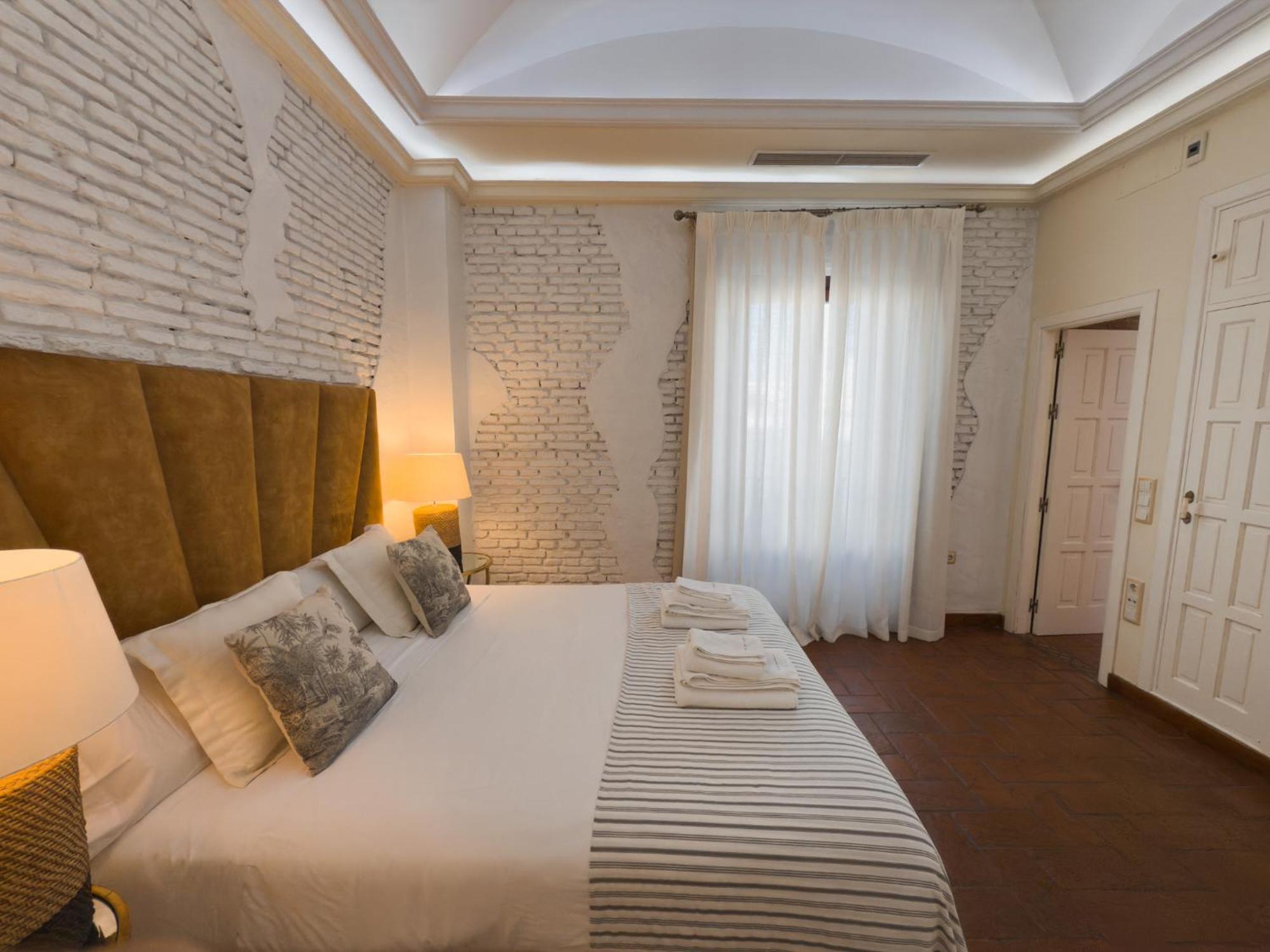 Monkeys Apartments Adriano Palace, Seville